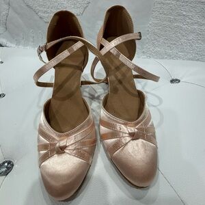 Minishion closed toe women’s dance shoe.Nude.  Size 8. Worn 1x  2-inch heel